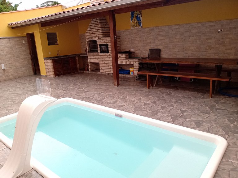 Deoclécio Casa com Piscina e Churrasqueira