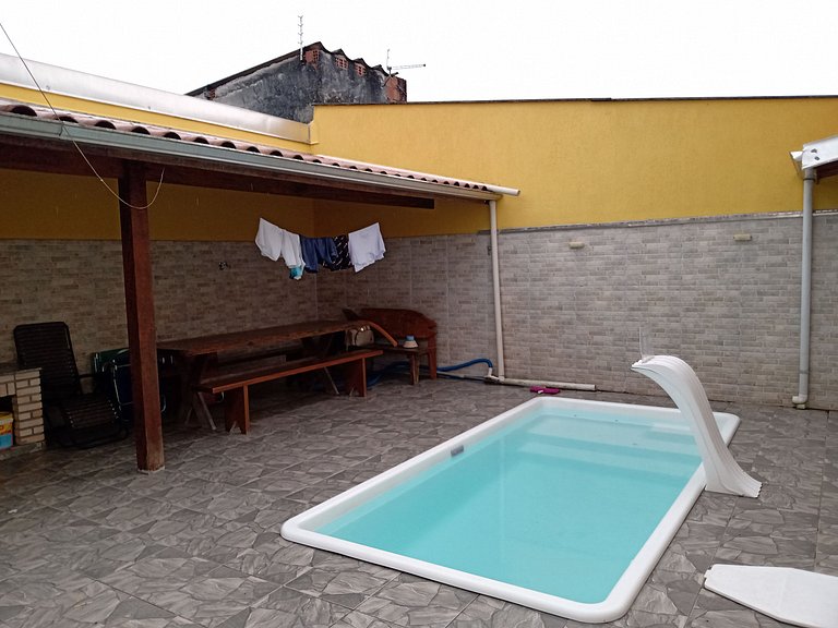 Deoclécio Casa com Piscina e Churrasqueira