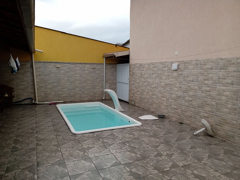 Deoclécio Casa com Piscina e Churrasqueira