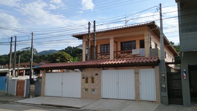 Deoclécio Casa com Piscina e Churrasqueira