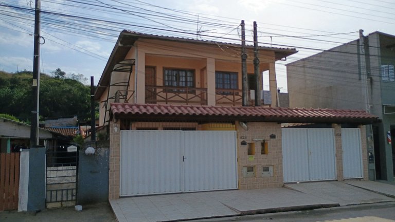 Deoclécio Casa com Piscina e Churrasqueira