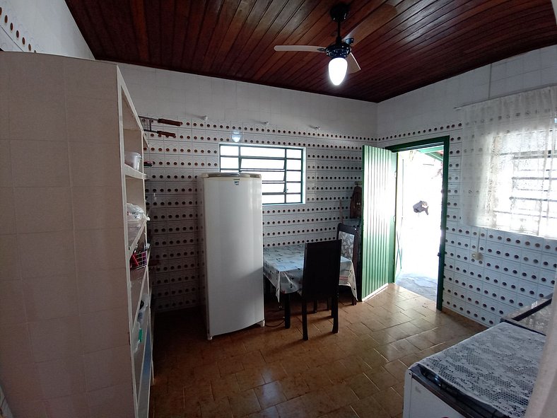 Jô Casa com Churrasqueira Próxima a Praia Grande